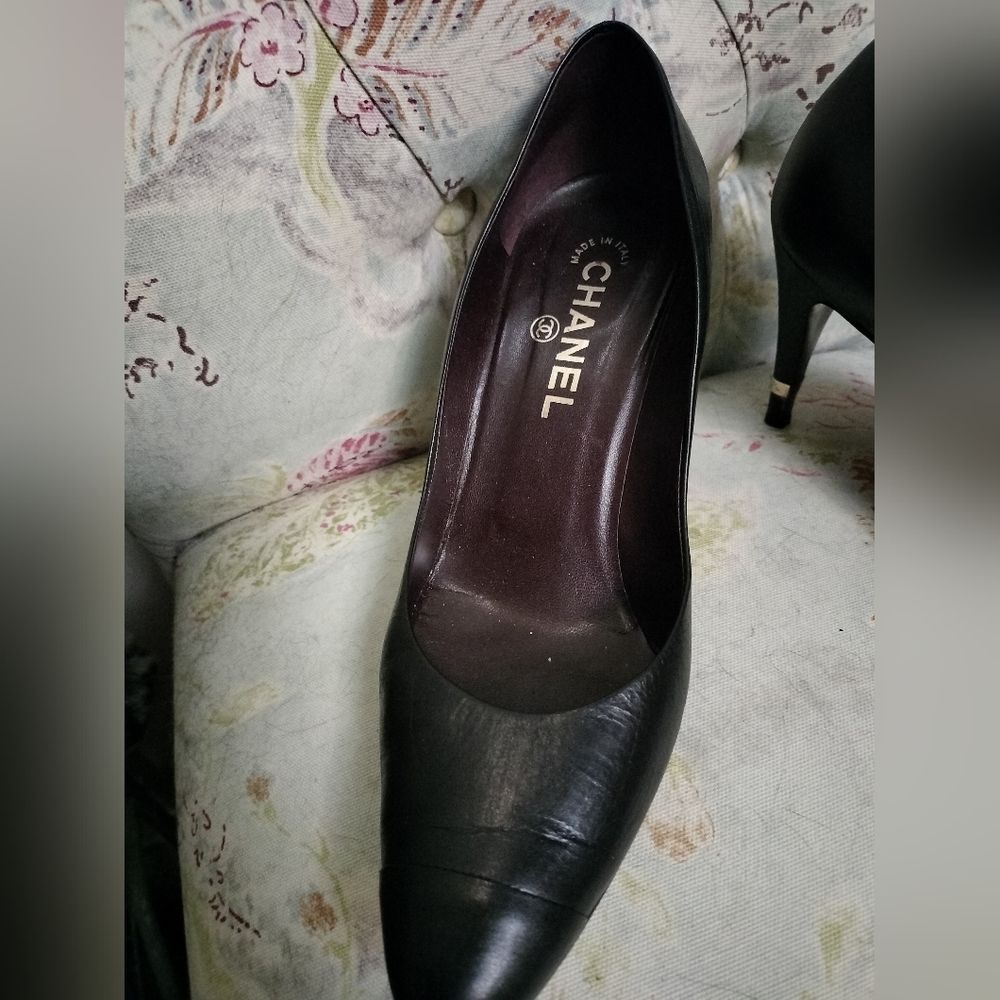 Chanel Authentic 👠 Heels - Picture 8 of 9
